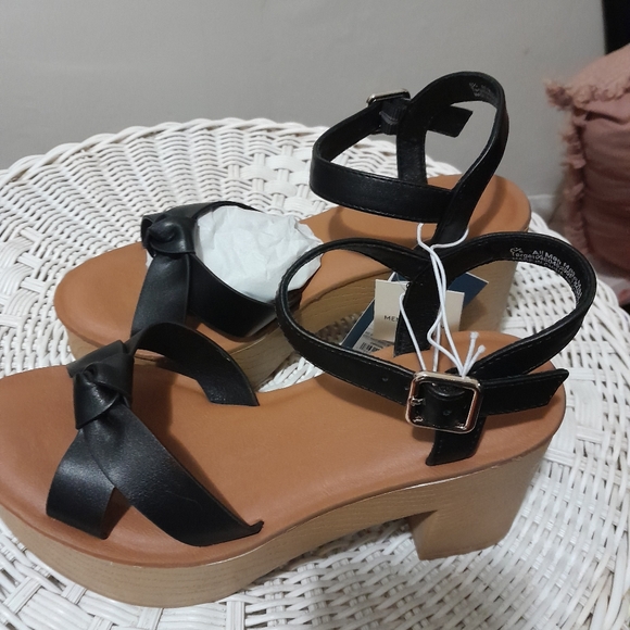 Sandal - Picture 2 of 4